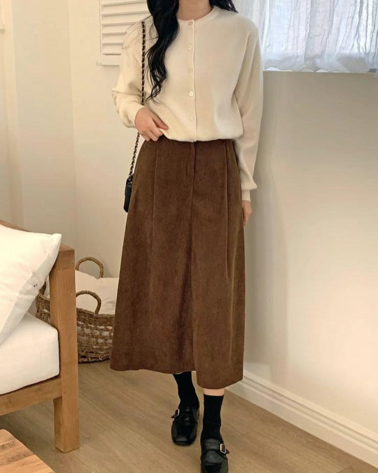 Pleated long skirt